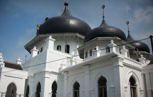 Ornamen  Cor Logam Pada Pintu  Utama  Masjid Baiturrahman 